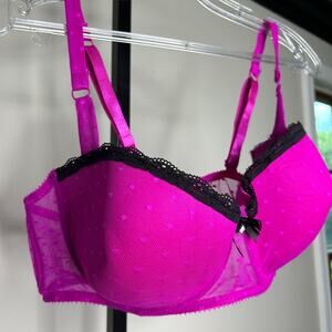 Kiss & Tell 44D bra- underwire,‎ adjustable, intimate, lightly lined molded